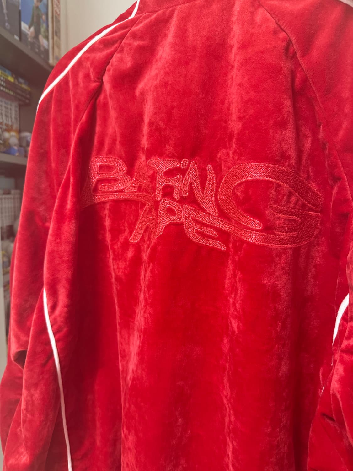 베이프 로고 벨벳 릴렉스핏 트랙 자켓 상품이미지3