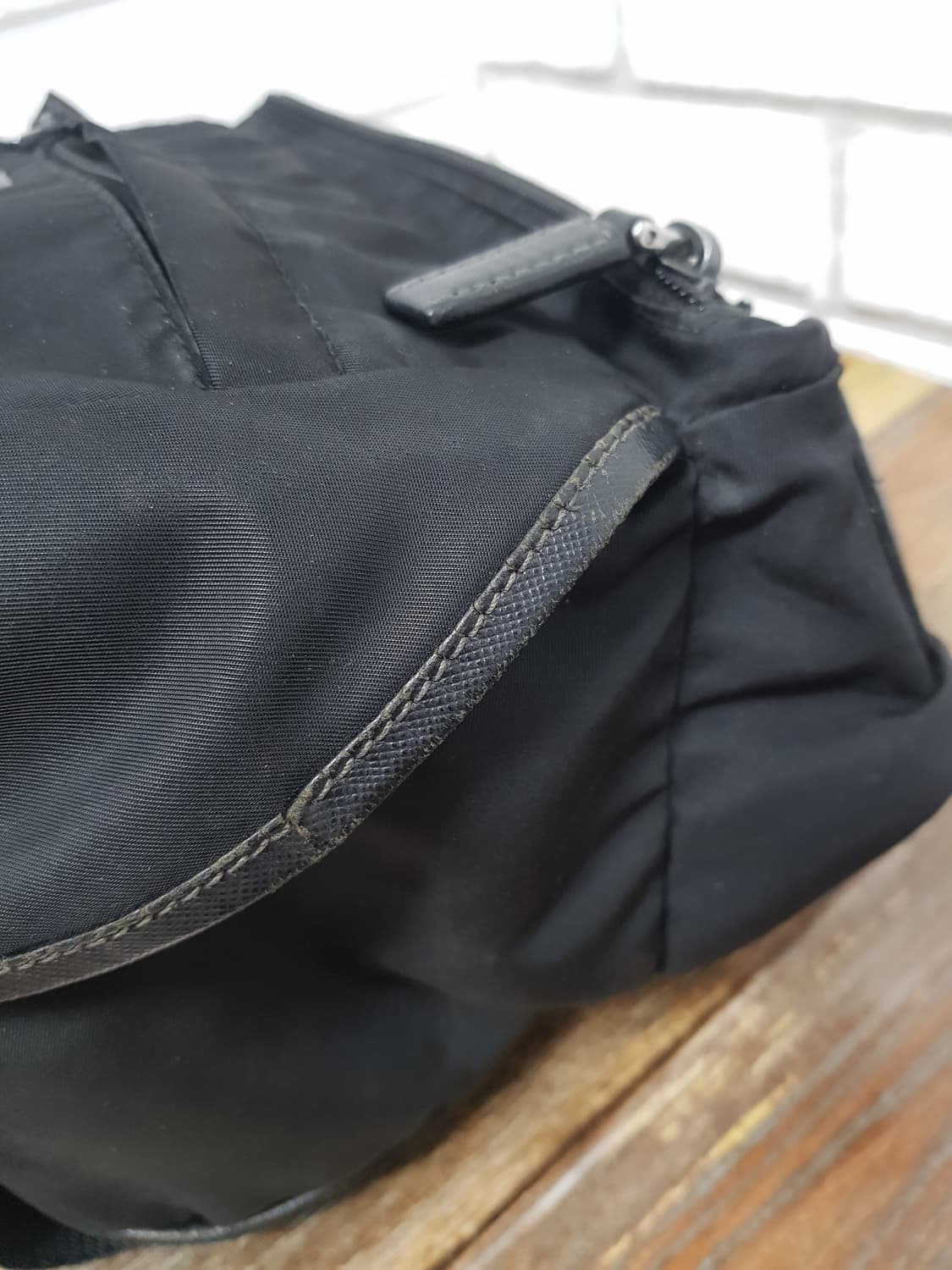 [정품] 프라다 바이커백 미디움 상품이미지5