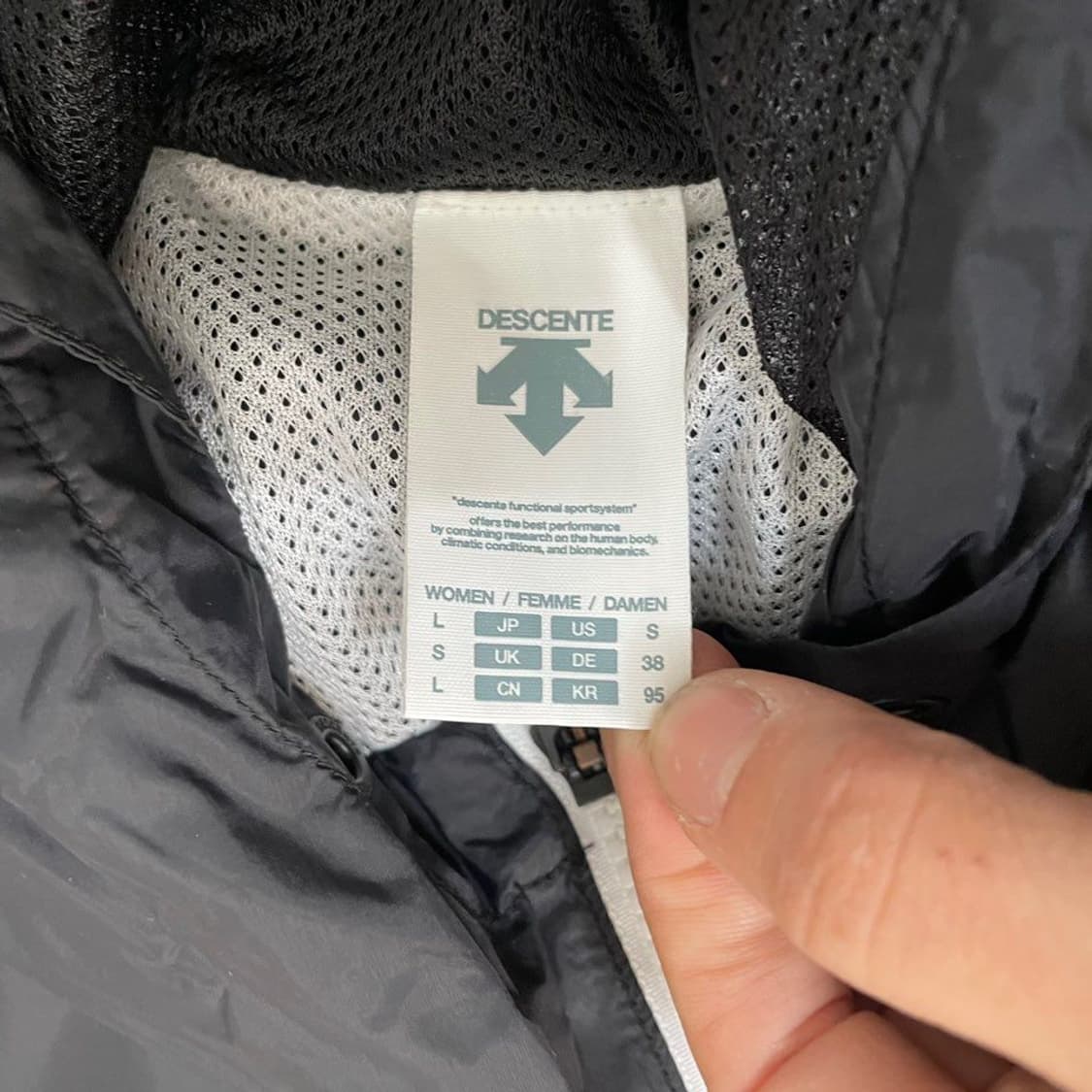 데상트 여성 크롭 바람막이 23SS. 5245 상품이미지5