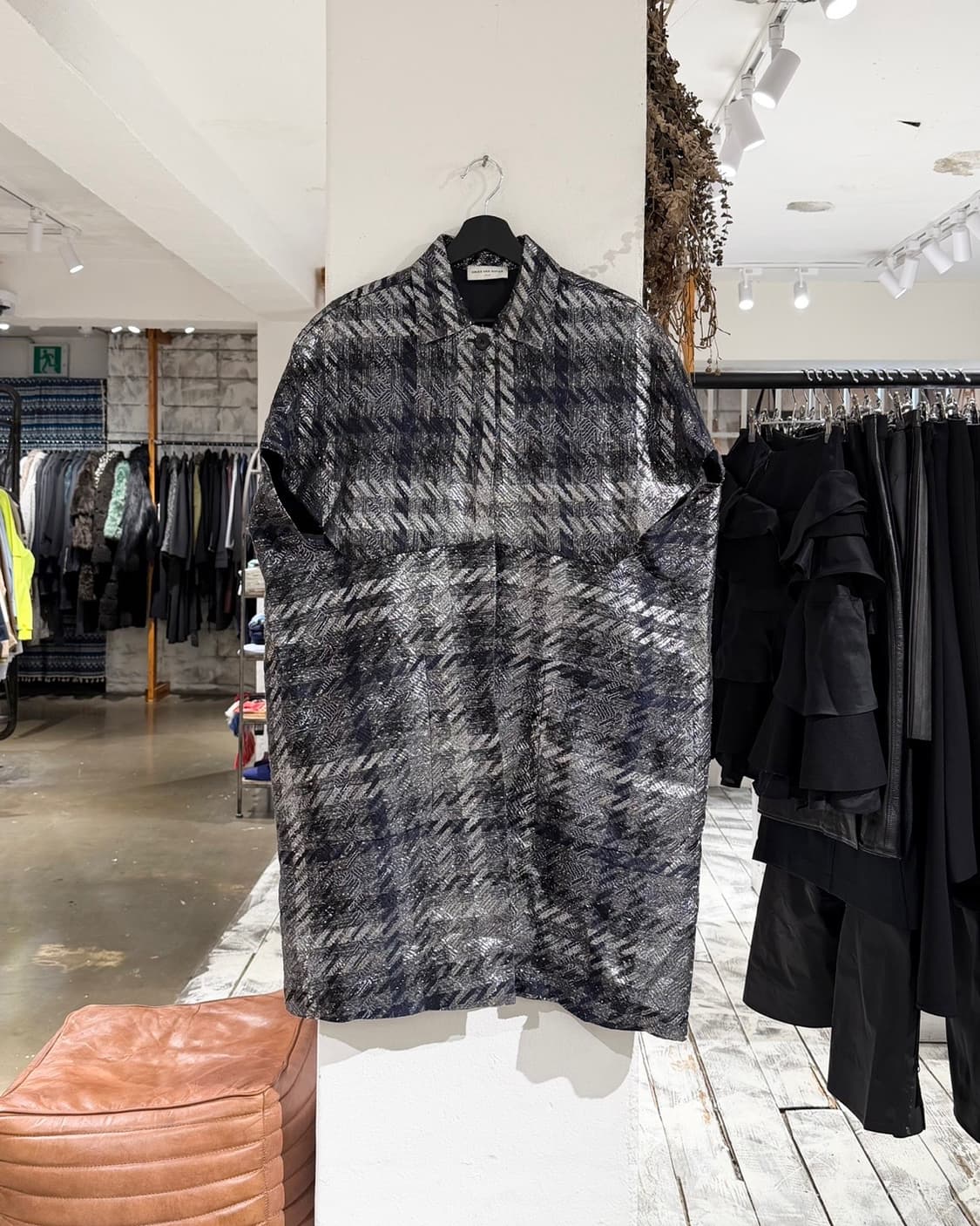 드리스 반 노튼 메탈릭 반팔 플래드 코트 상품이미지1