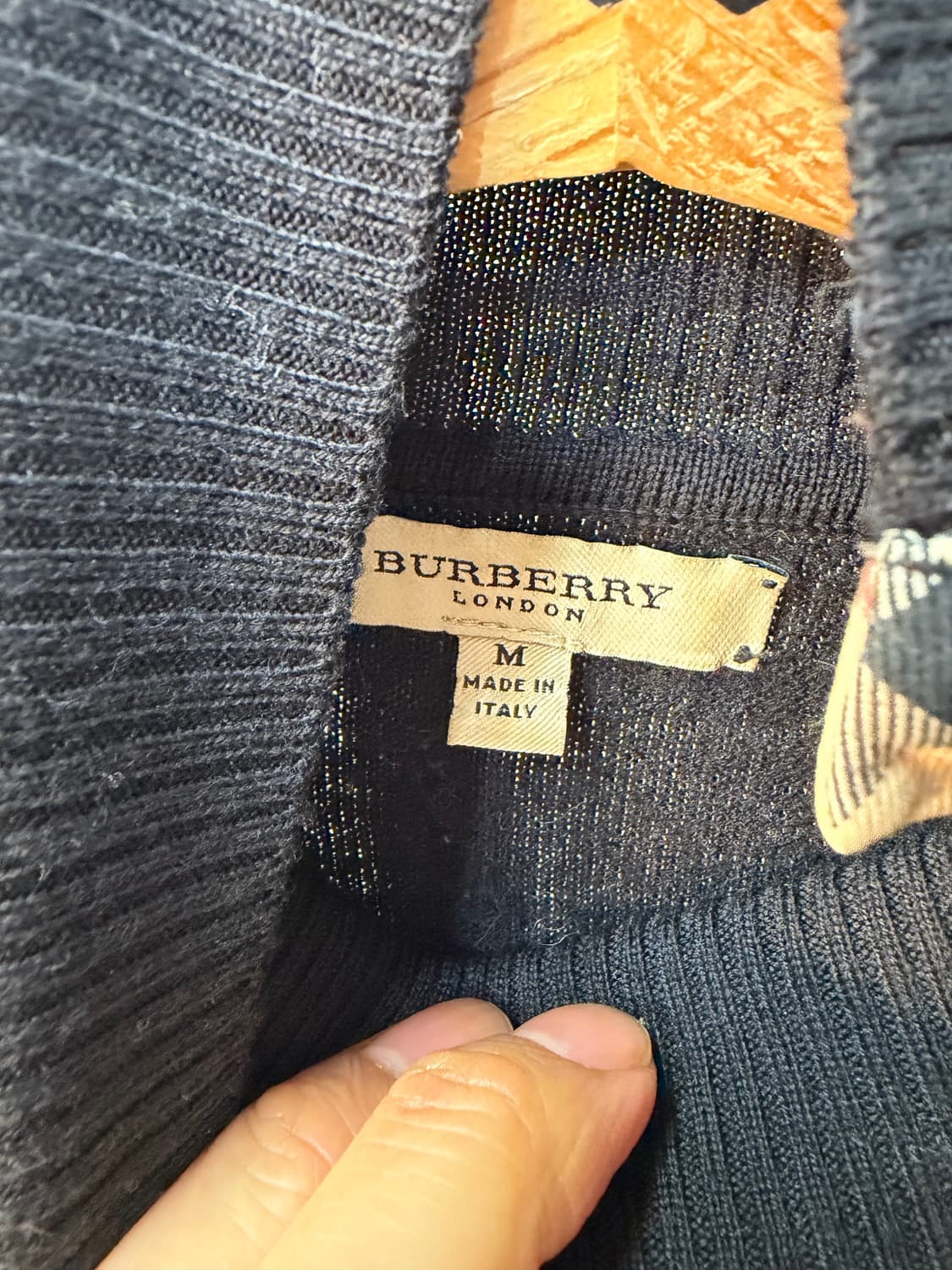매장판정품) 버버리 여성 블랙 하이넥 니트 M 상품이미지7