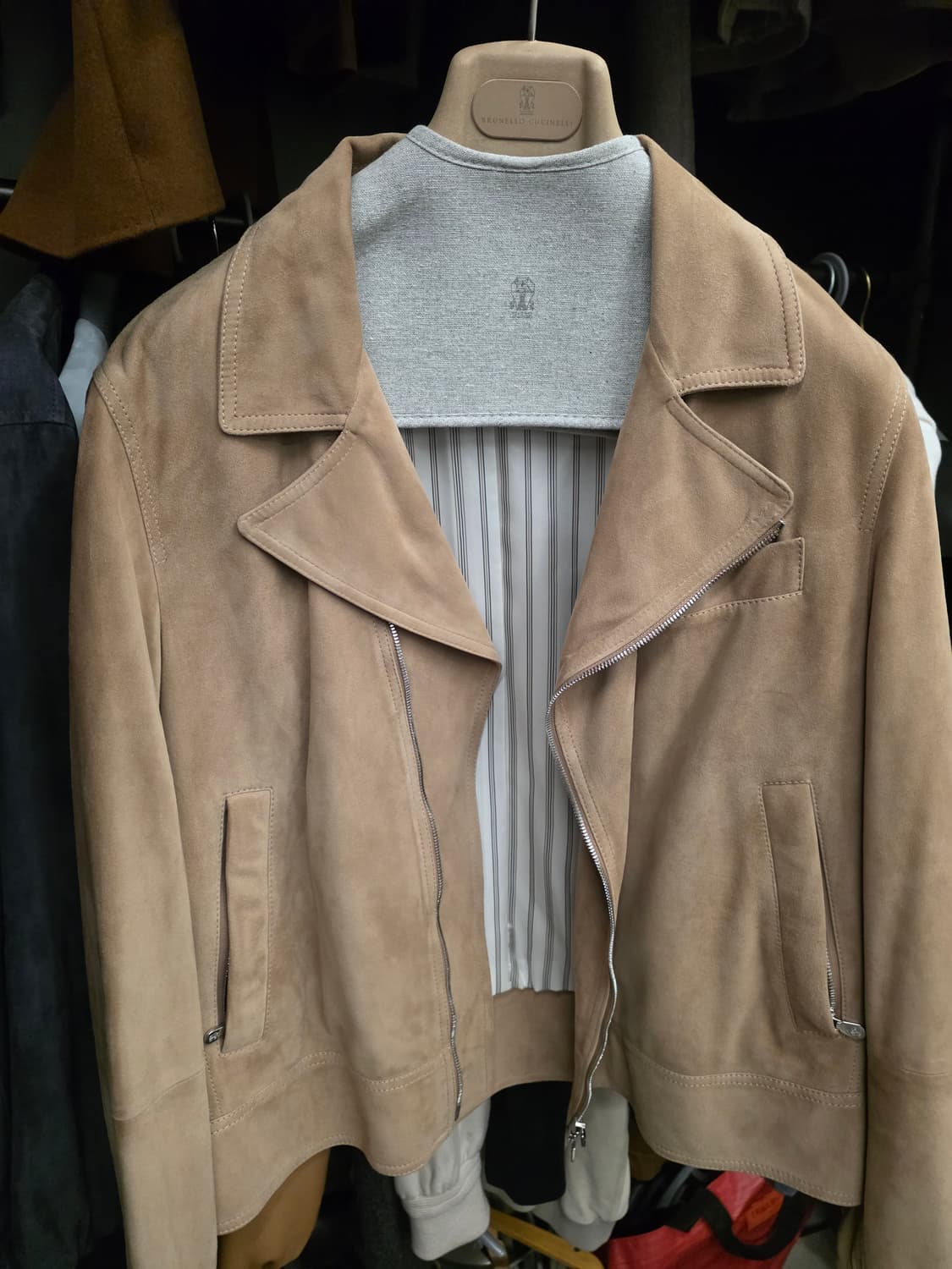 [1500만원]브루넬로 쿠치넬리 스웨이드가죽레더 자켓 24ss 팝니다 상품이미지3