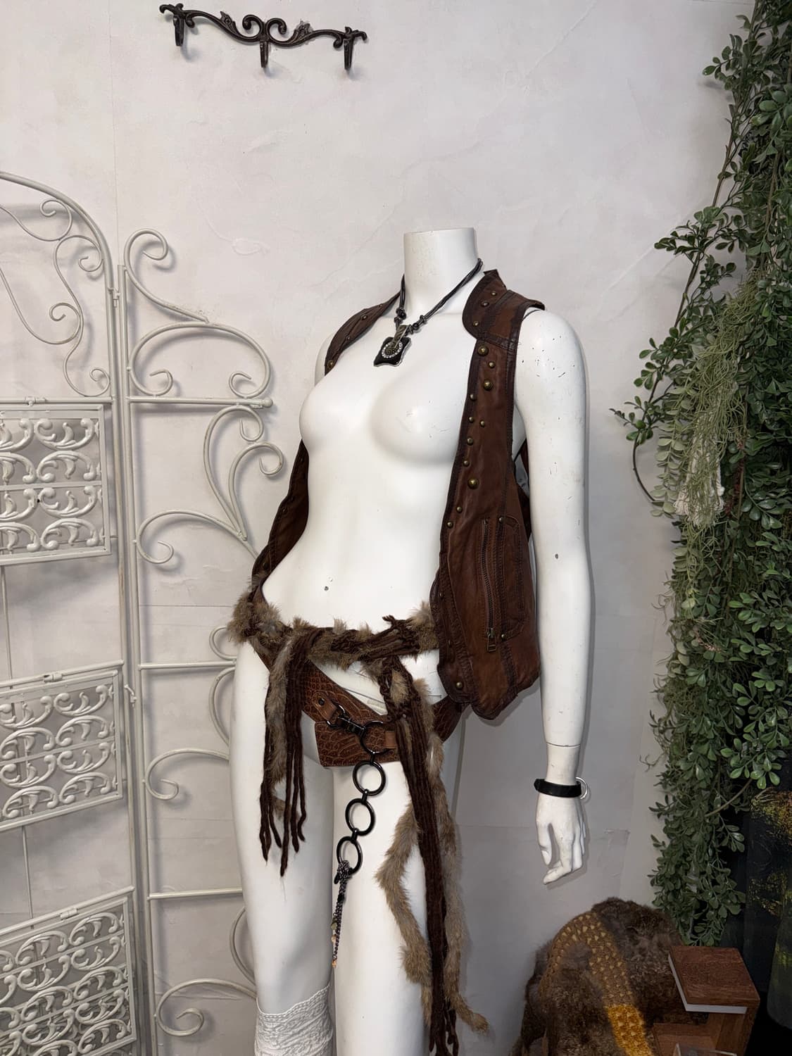 Brown lamb skin western stud buckle vest 상품이미지5
