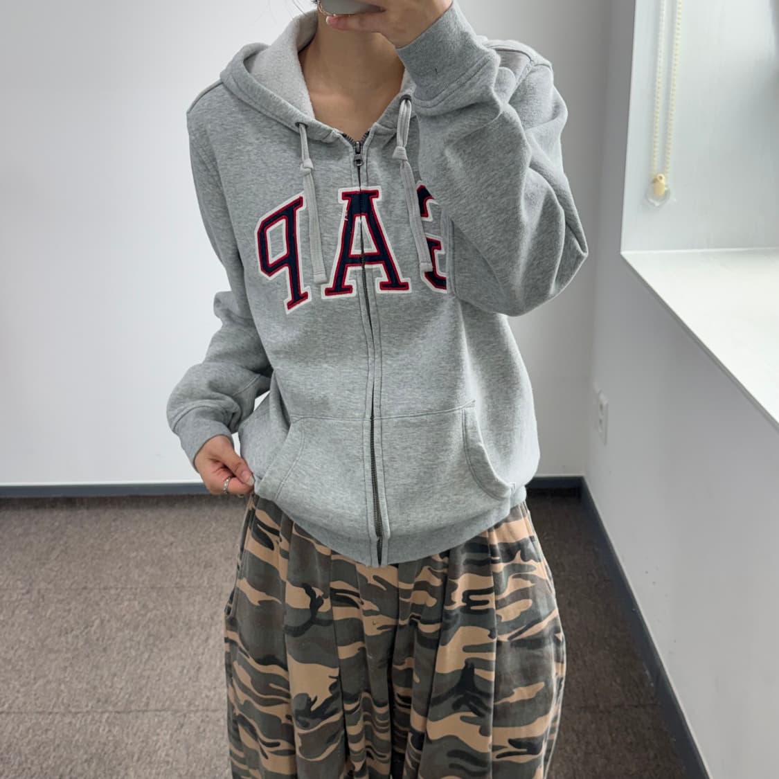 Gap 갭 네이비 로고 그레이 후드집업 상품이미지1