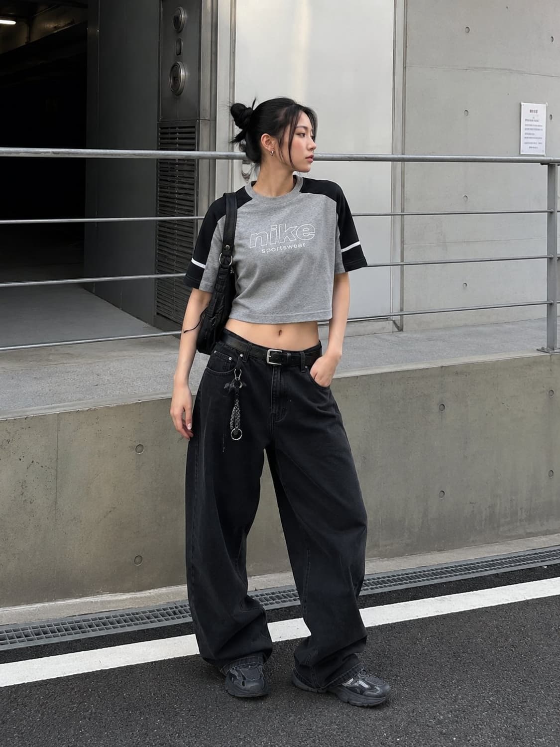나이키(Nike) Nsw 센터 로고 라글란 배색 크롭 반팔티셔츠 상품이미지1