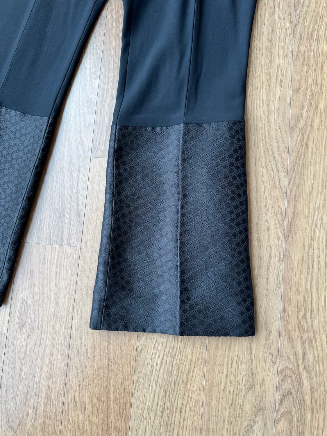 알렉산더 맥퀸 자카드 플레어 팬츠 (블랙) 상품이미지2