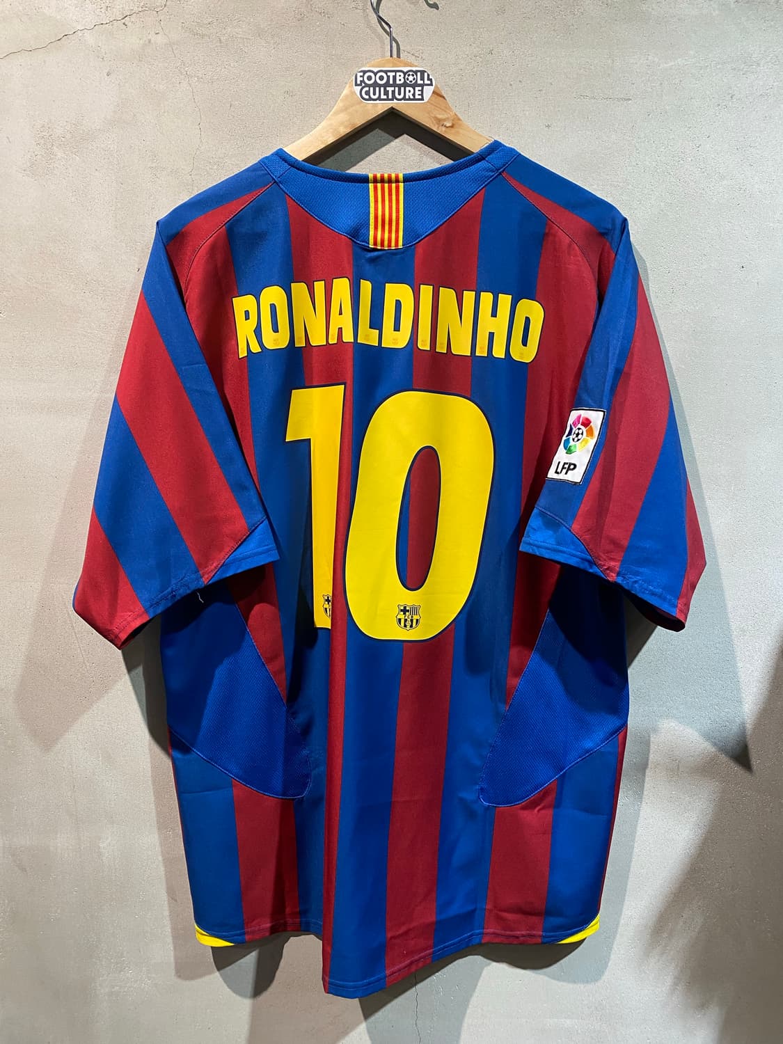 05-06 바르셀로나 호나우지뉴 홈 유니폼 상품이미지6