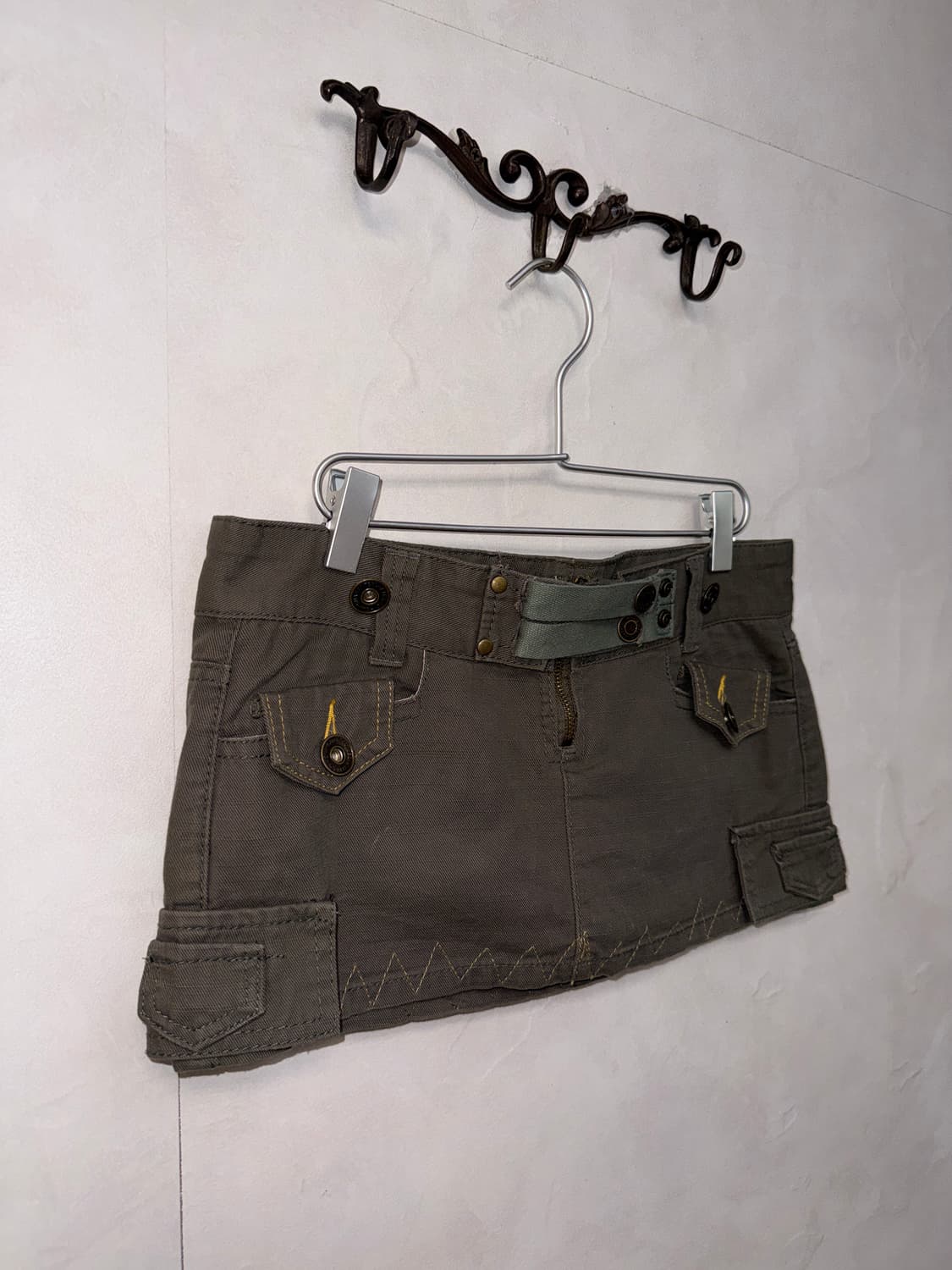 Khaki double buckle low rise mini skirt 상품이미지2