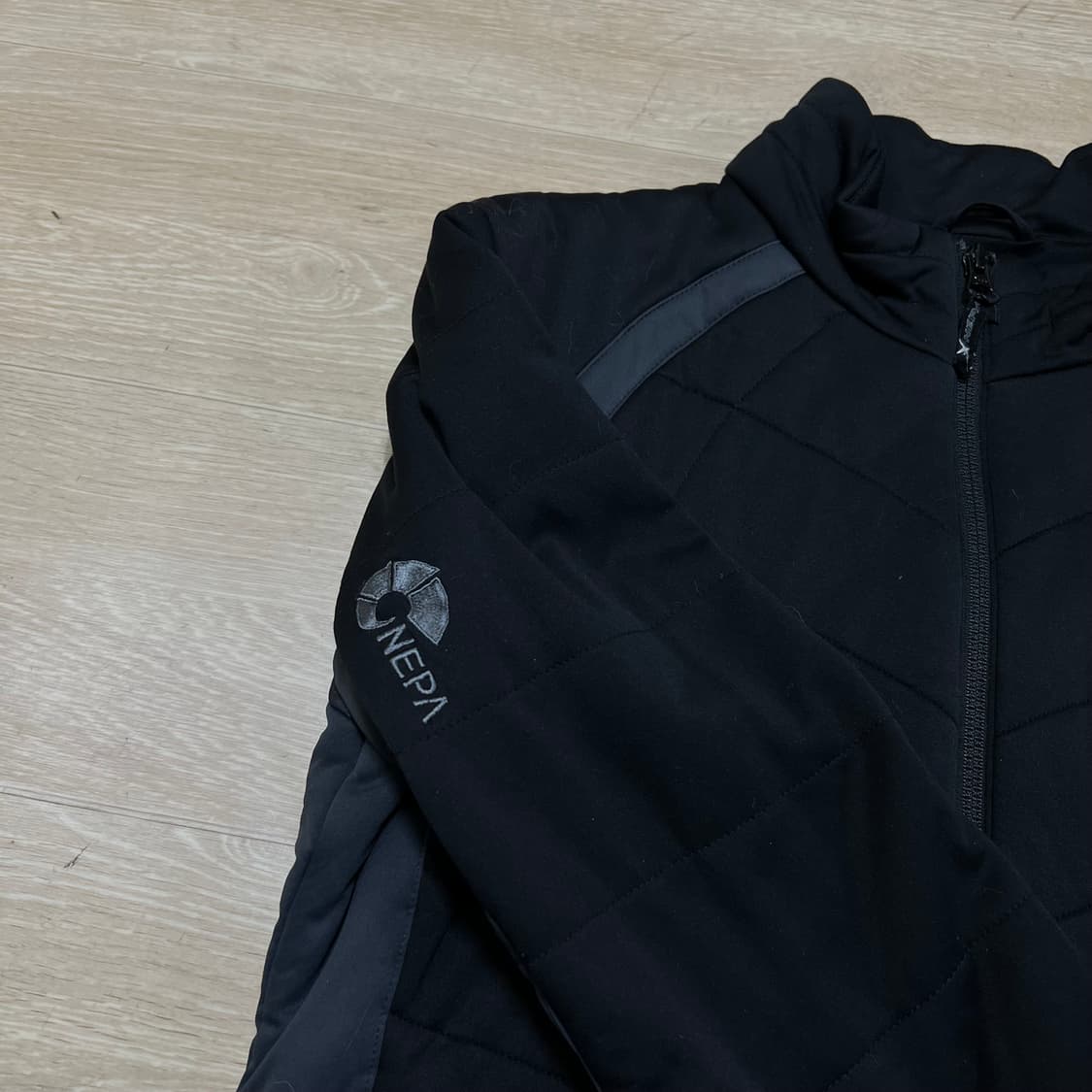 네파 여성 스탠드넥 경량 패딩 [블랙] M/95 상품이미지5