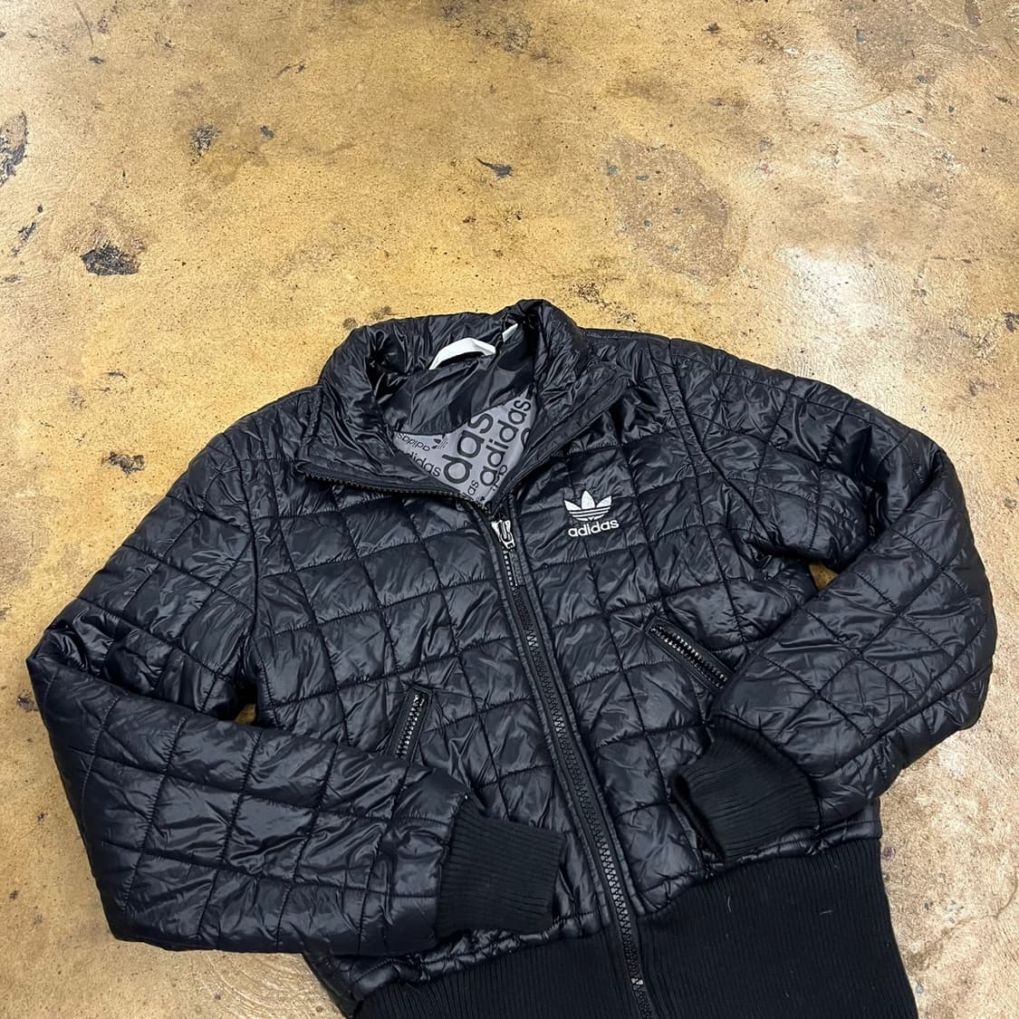 아디다스 블랙 경량 블랙 실버 숏패딩 90 상품이미지1
