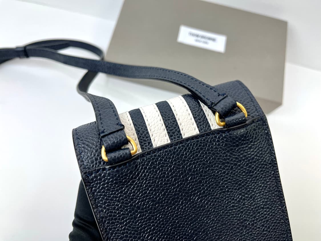 톰브라운 사선 스프라이트 폰 홀더 미니백 상품이미지7