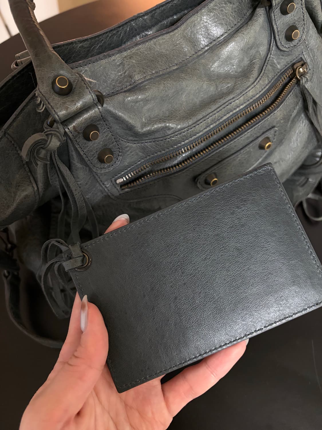 발렌시아가 모터백 스몰 카키 상품이미지7