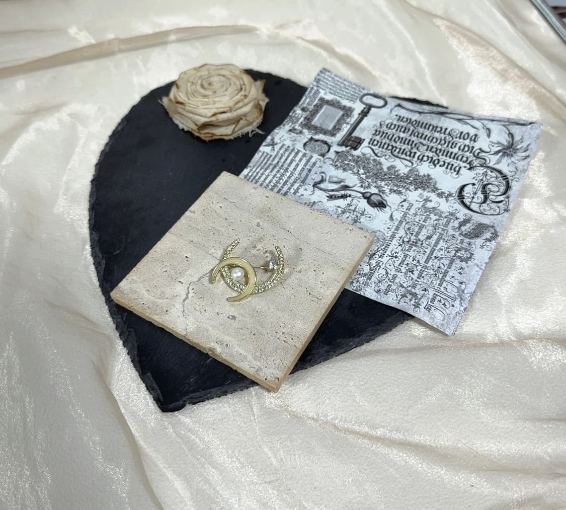 미니멀 에나멜 달 큐빅 담수진주 브로치 상품이미지1