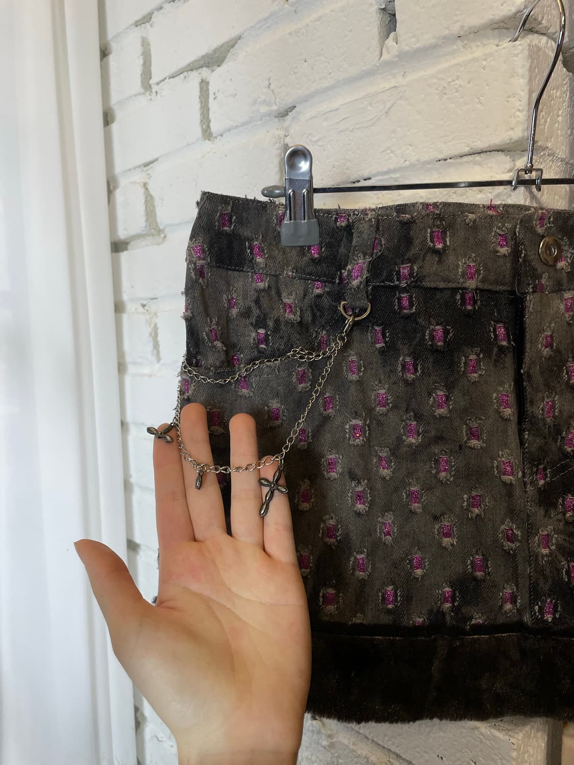 BODY LINE 바디라인 핑크 글리터 갸루 체인 데님 스커트 흑청 상품이미지3