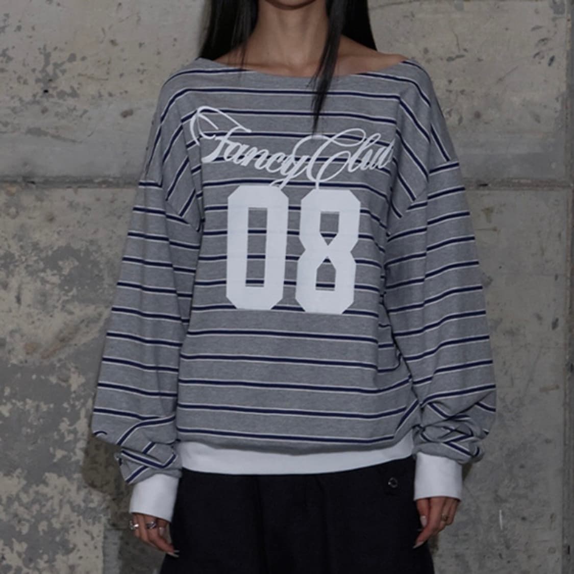 팬시클럽 스트라이프 원숄더 스웻셔츠 그레이 상품이미지3