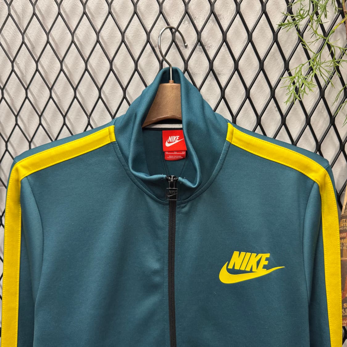 나이키 트리뷰트 트랙자켓 전면 로고 포인트 청록 옐로 상품이미지3