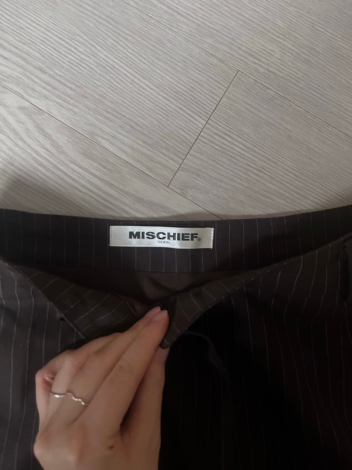 미스치프 브라운 스트라이프 미니스커트 상품이미지4