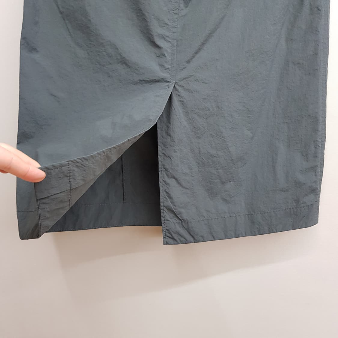 한섬 SJSJ 2023 나일론 밴딩 롱 스커트 64-94사이즈 상품이미지5