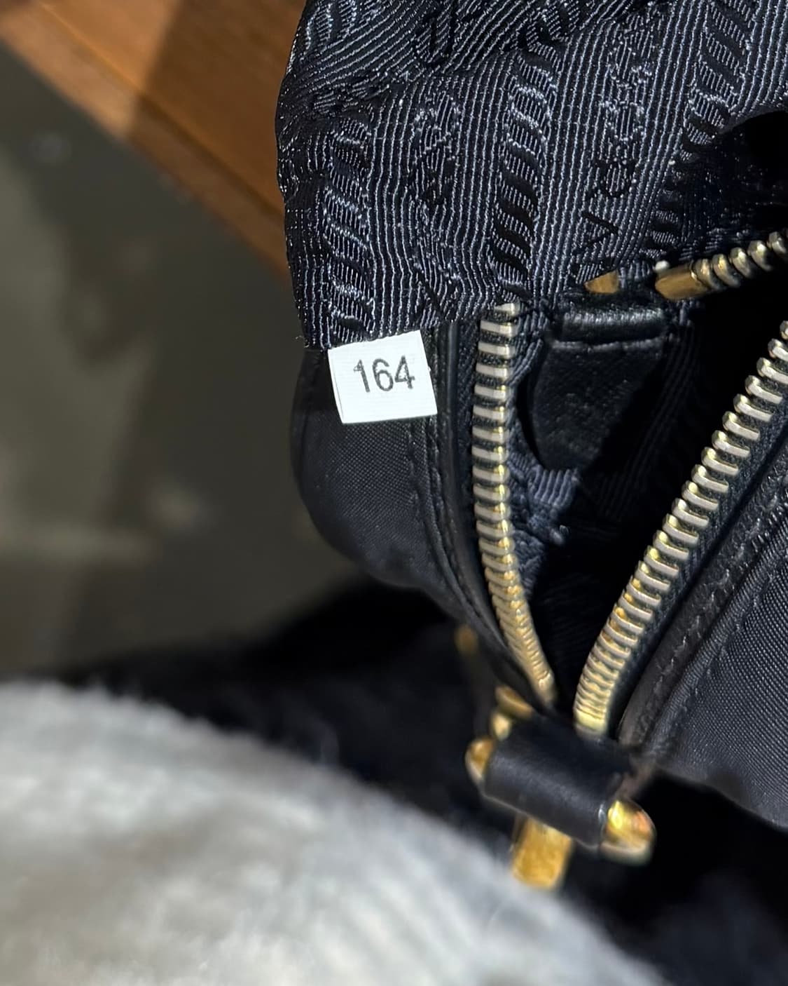 프라다 블랙 테수토 나일론 사피아노 크로스바디 백 상품이미지9