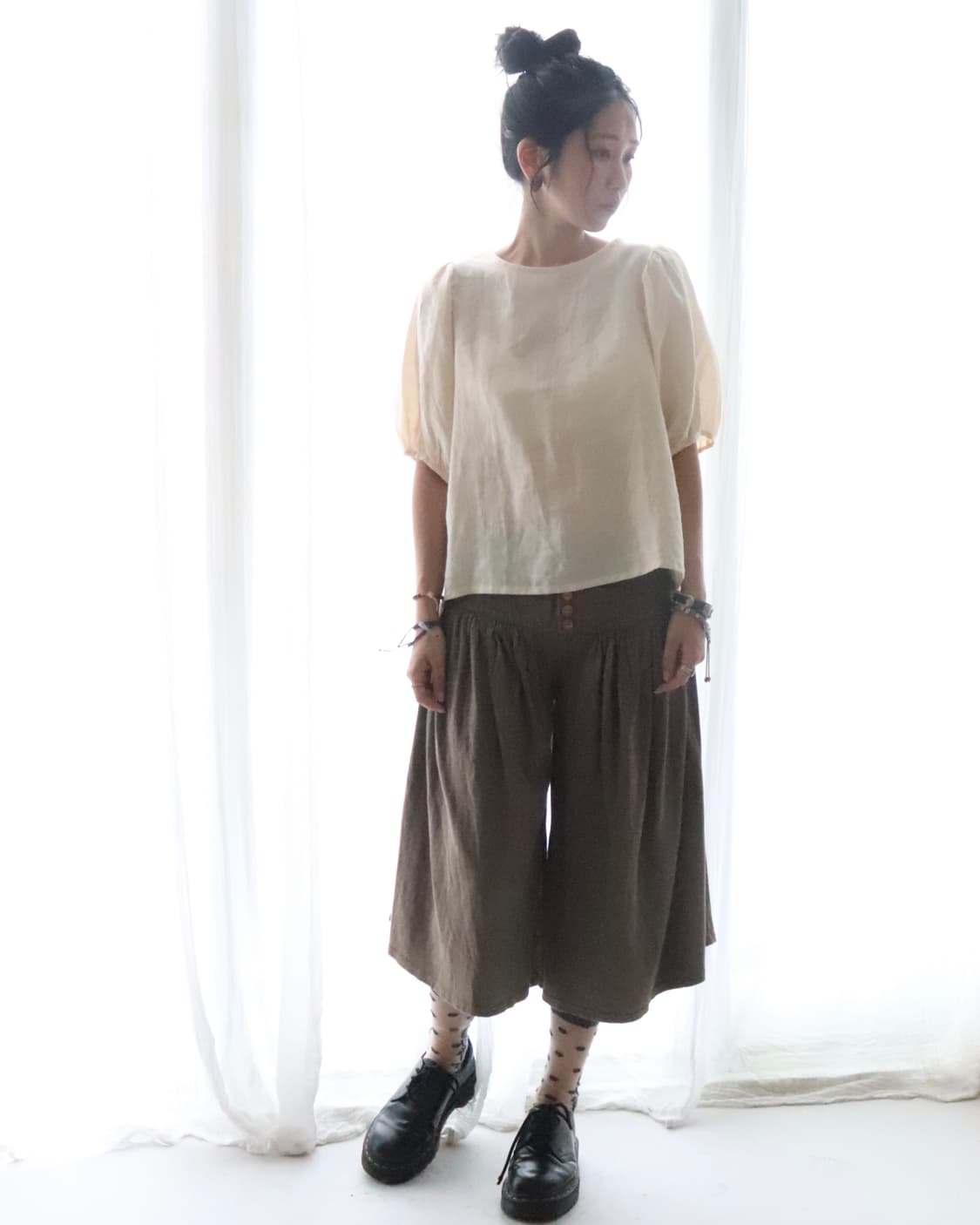 [Crisp] Back Ribbon Puff Linen Blouse 상품이미지2