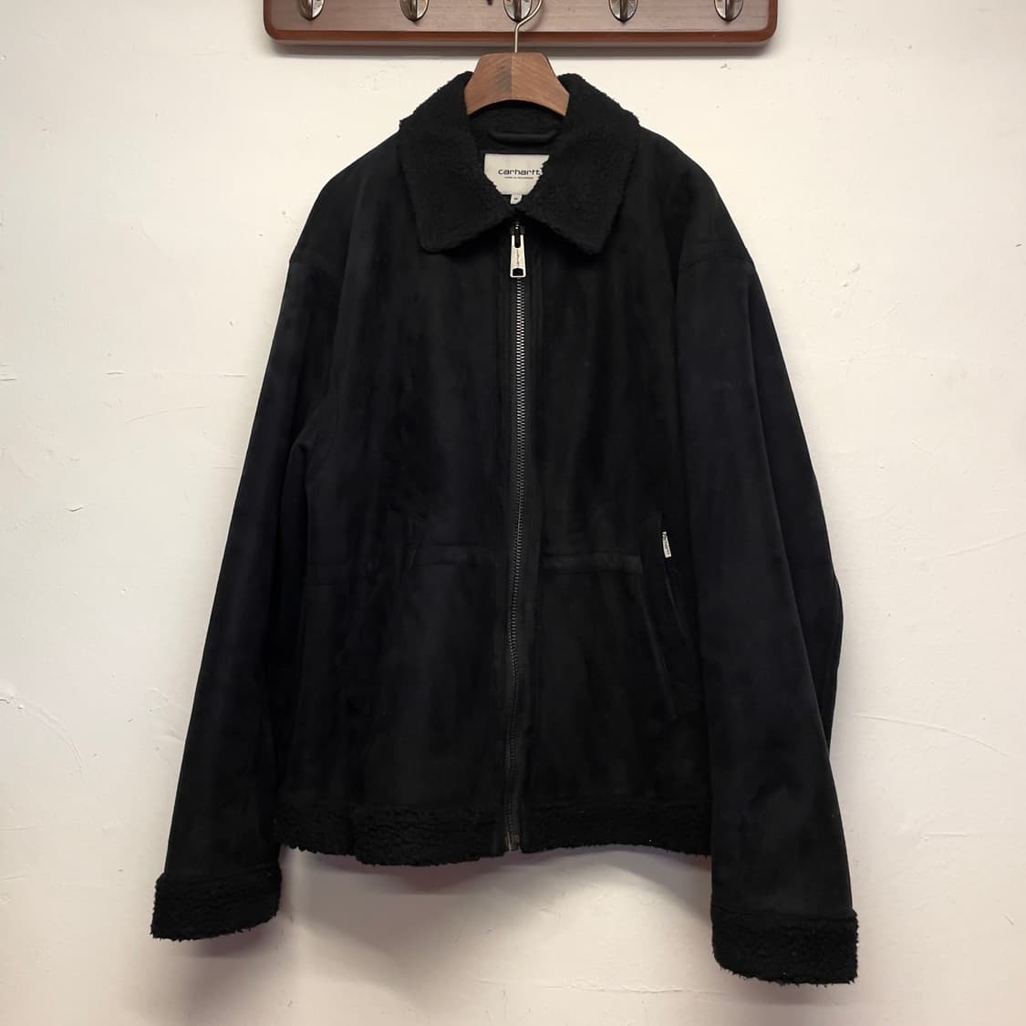 칼하트 WIP (우먼) 블랙 비건 레더 무스탕 자켓 상품이미지1