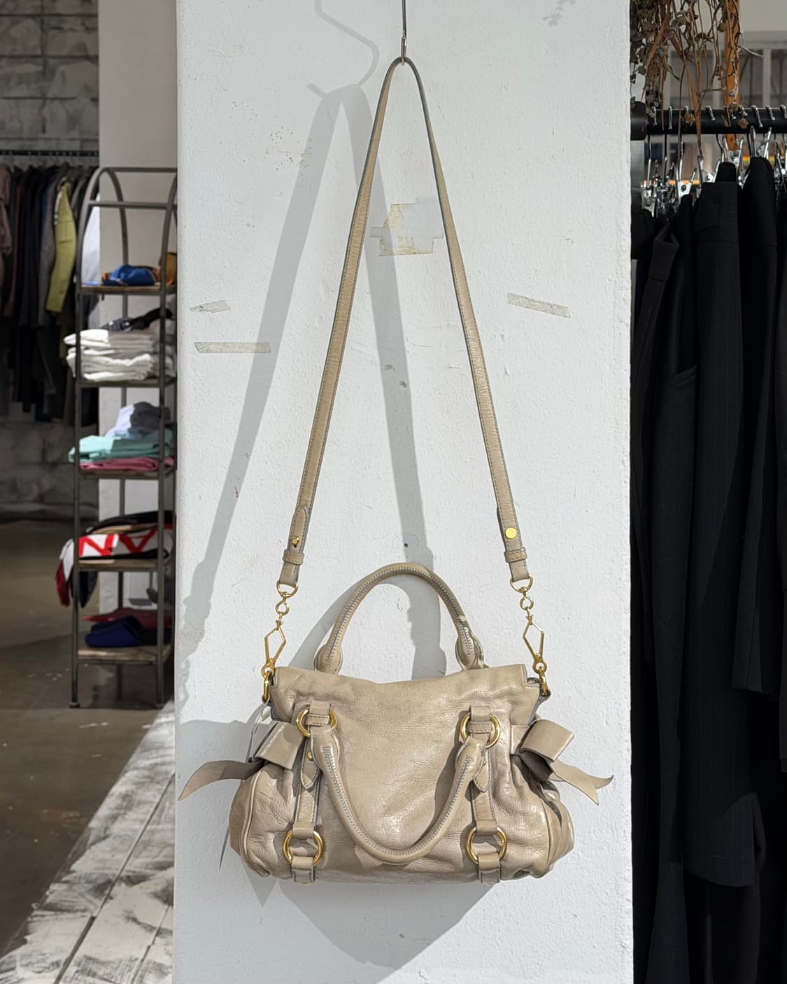 미우미우 아이보리 비텔로 럭스 리본 사첼백 상품이미지4