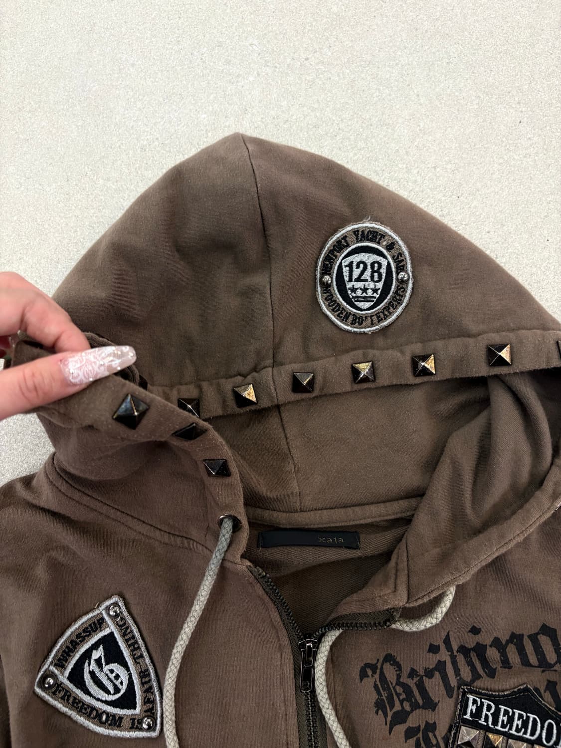 브라운 스터드 프린팅 투웨이 후드집업 상품이미지3