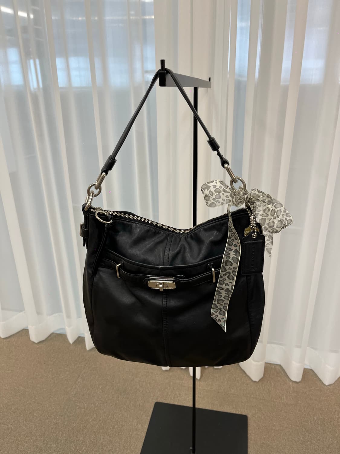 Coach Black Paper Shoulder Bag 상품이미지1
