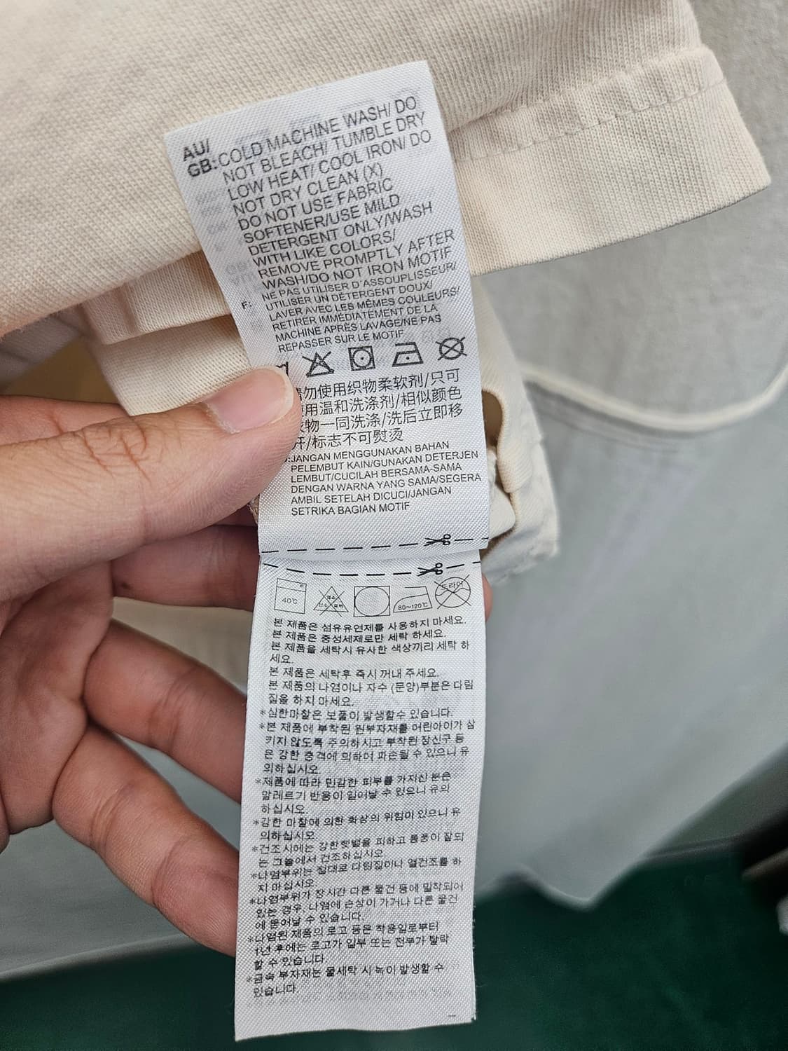 아디다스 크림베이지 로고 반팔티 상품이미지5