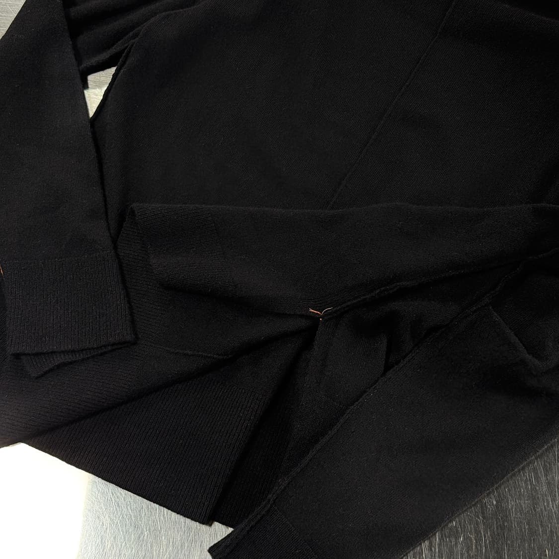 시스템 언발 헴 터틀넥 울 니트 (BLACK) 상품이미지3