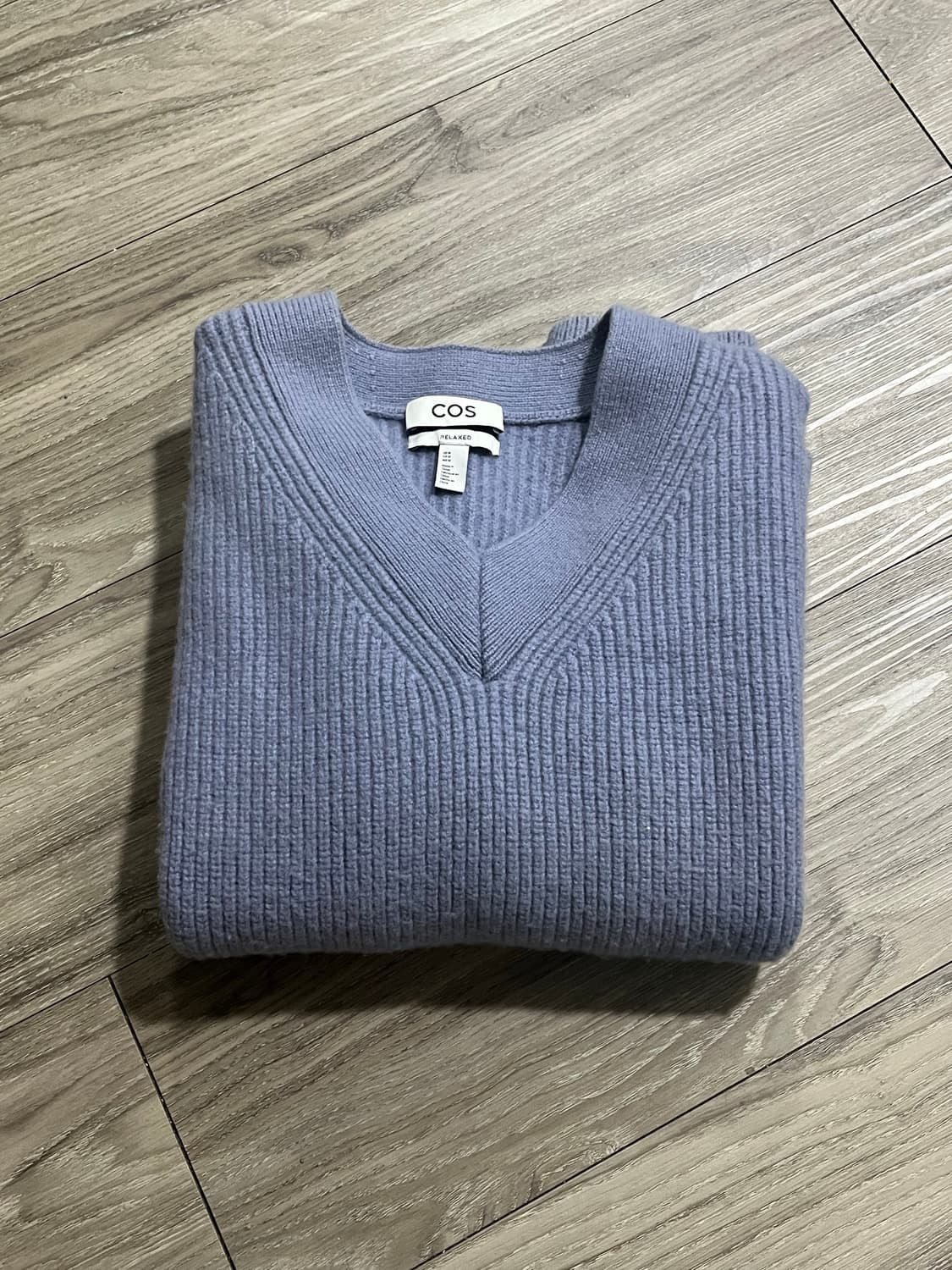 코스 울 브이넥 니트 상품이미지1