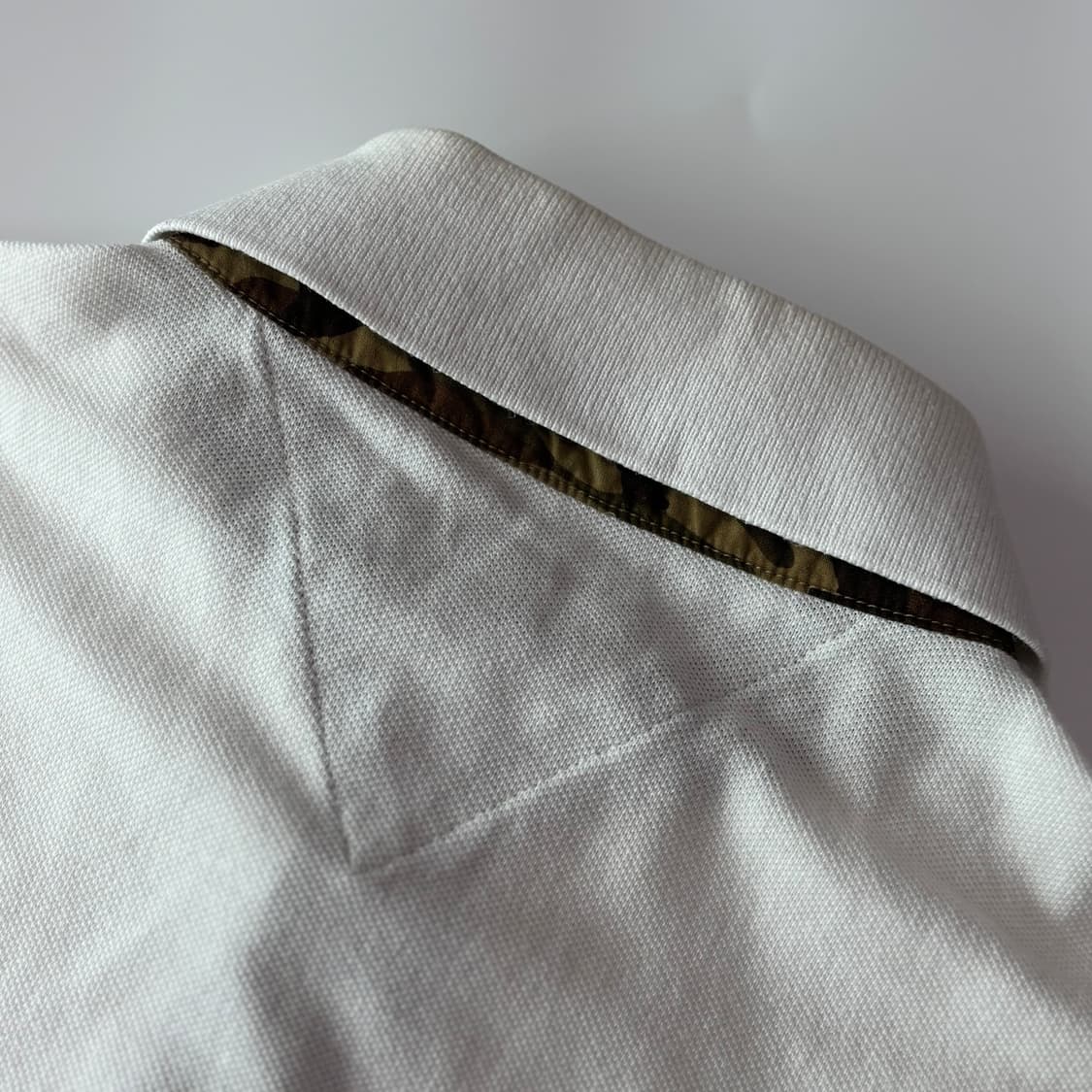 타미 힐피거 카모플라쥬 디테일 화이트 피케 셔츠 상품이미지5