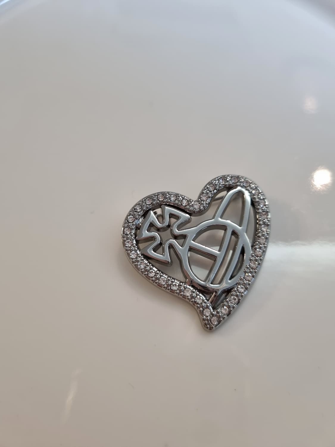 비비안웨스트우드 업사이클링 하트 우주선 브로치 상품이미지1