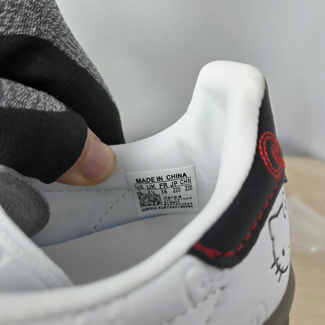 220 아디다스 헬로키티 가젤 인도어 화이트/레드 상품이미지9