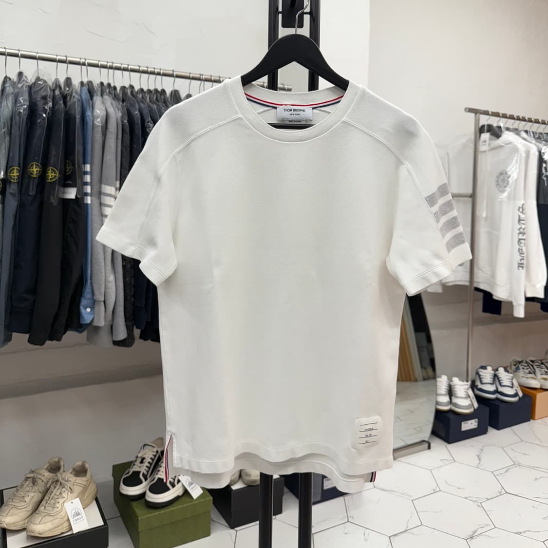 [2] 톰브라운 사선완장 코튼 반팔티 상품이미지1