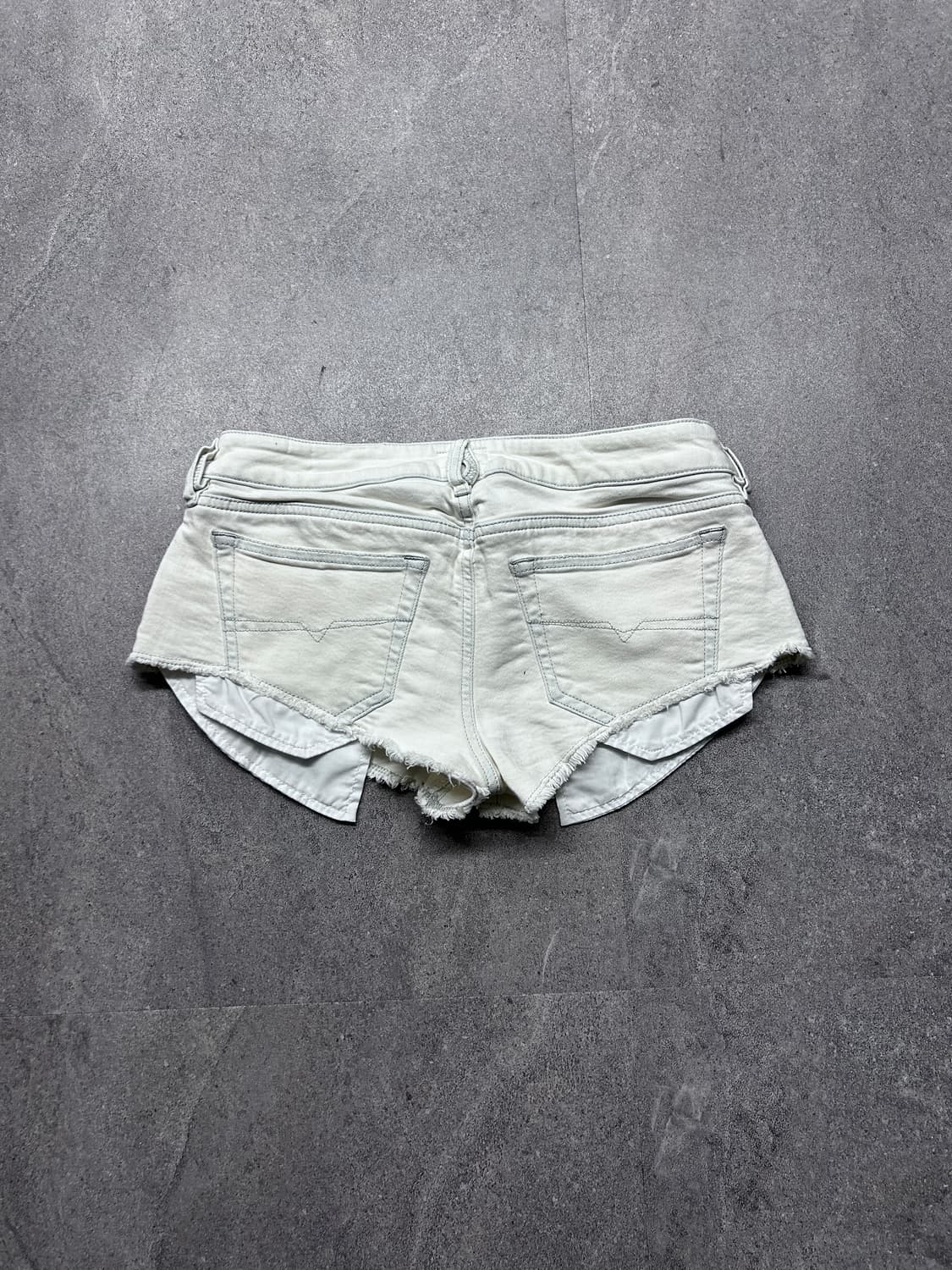 디젤 포켓 레이어드 화이트 쇼츠 상품이미지4