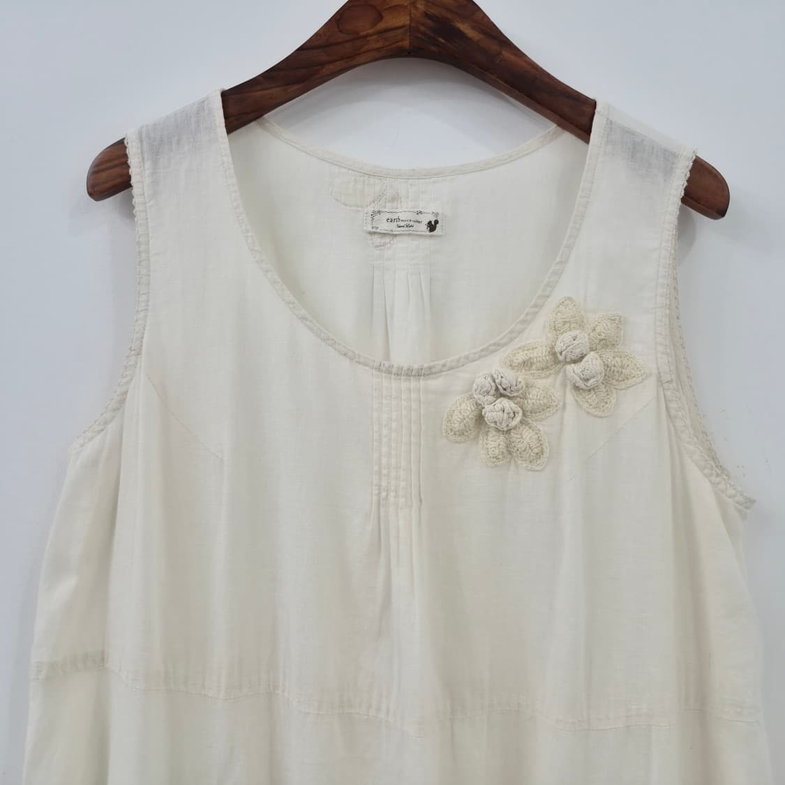 earth 린넨 코튼 플라워 니트장식 내추럴 슬리브리스 원피스 상품이미지3