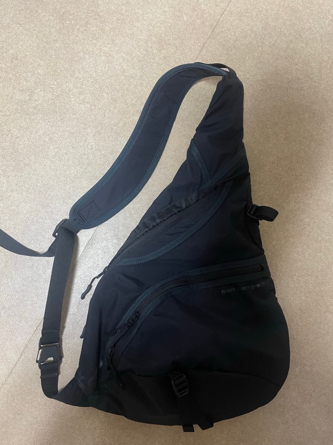 산산기어 슬링백 23fw 상품이미지1