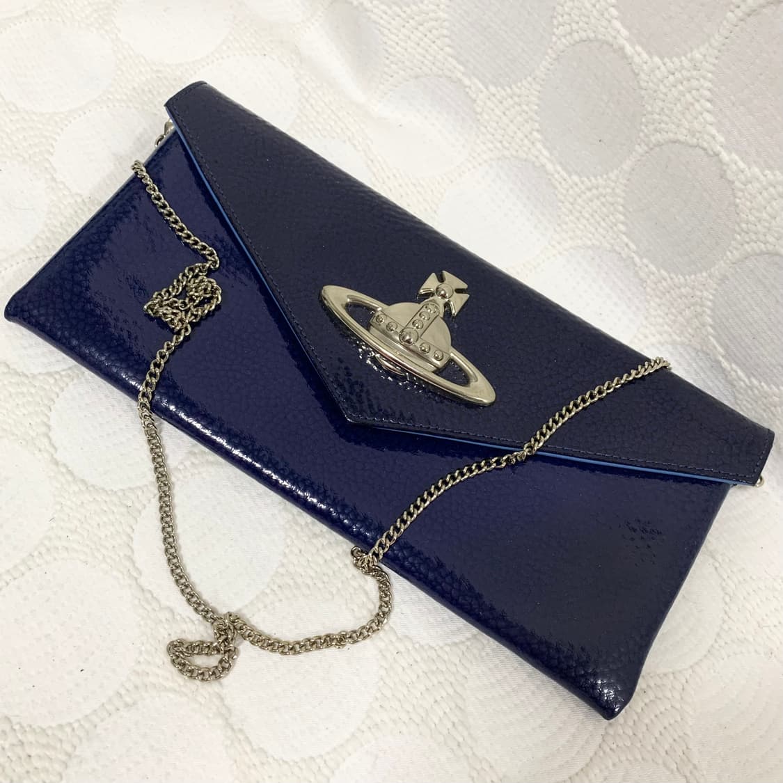 비비안 웨스트우드 블루 페이턴트 레더 엔벨로프 체인백 상품이미지2