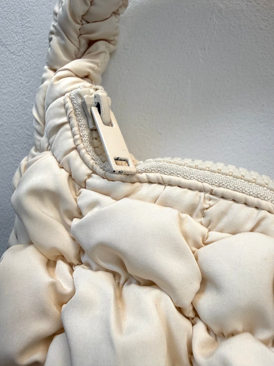 COS 코스 퀄티드 미니 구름백  상품이미지3