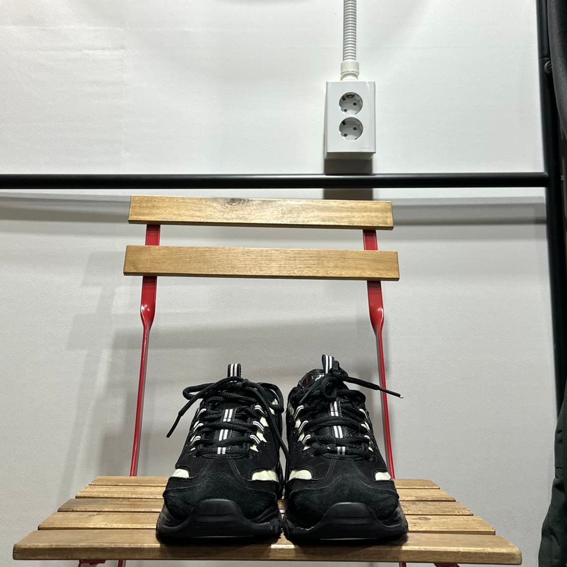 250) 스케쳐스 운동화 남녀공용 신발 딜라이트 블랙 화이트  상품이미지2