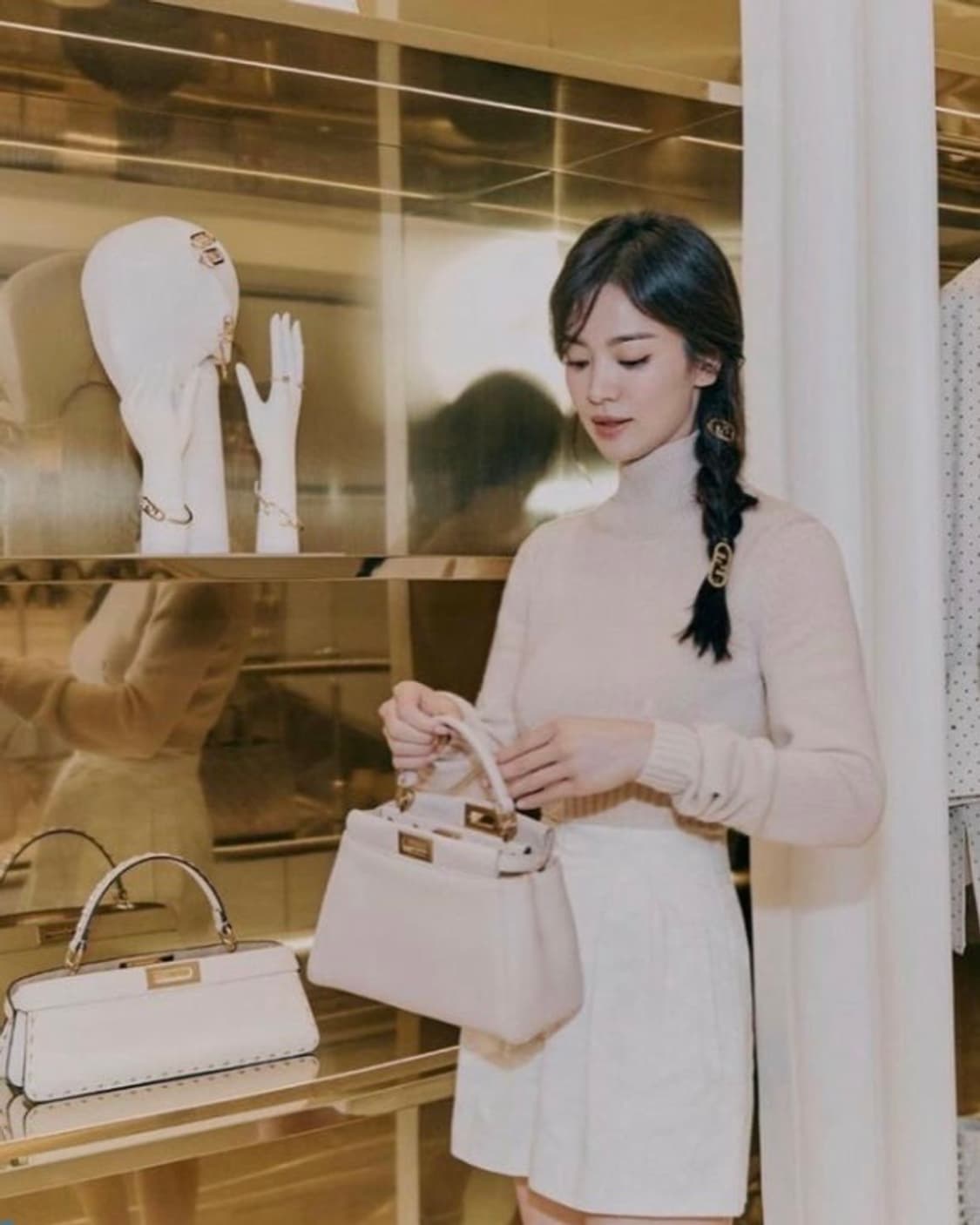 [백화점 구매] 펜디 피카부 미니 어포드 펜디 8BN244 상품이미지8