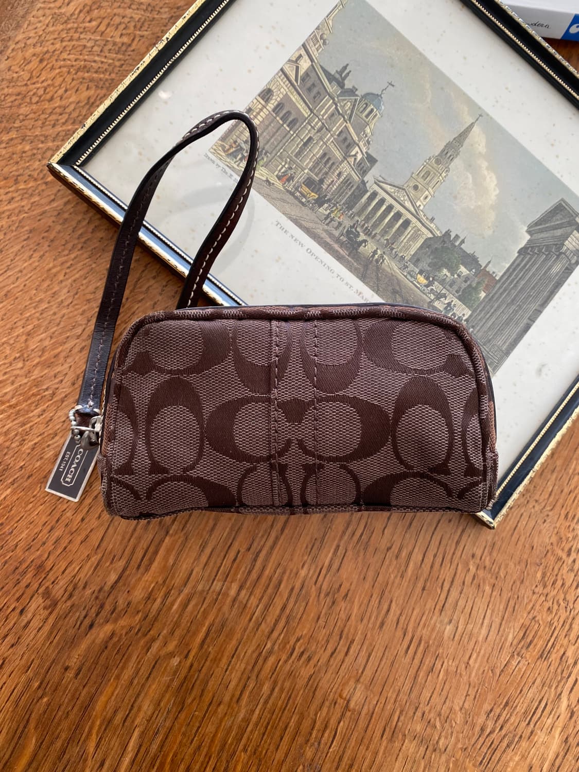 COACH 시그니처 레더 스트랩 미니 파우치 상품이미지1