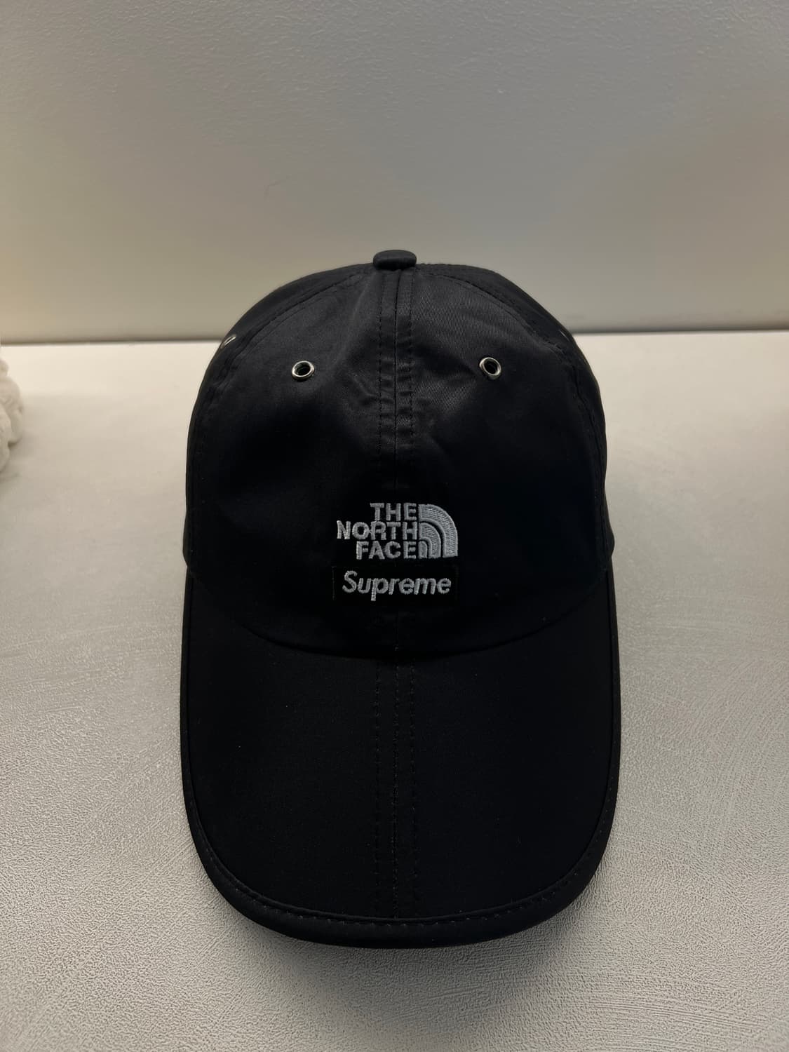 슈프림 x 노스페이스 스플릿 6-패널 블랙 - 24SS 상품이미지4