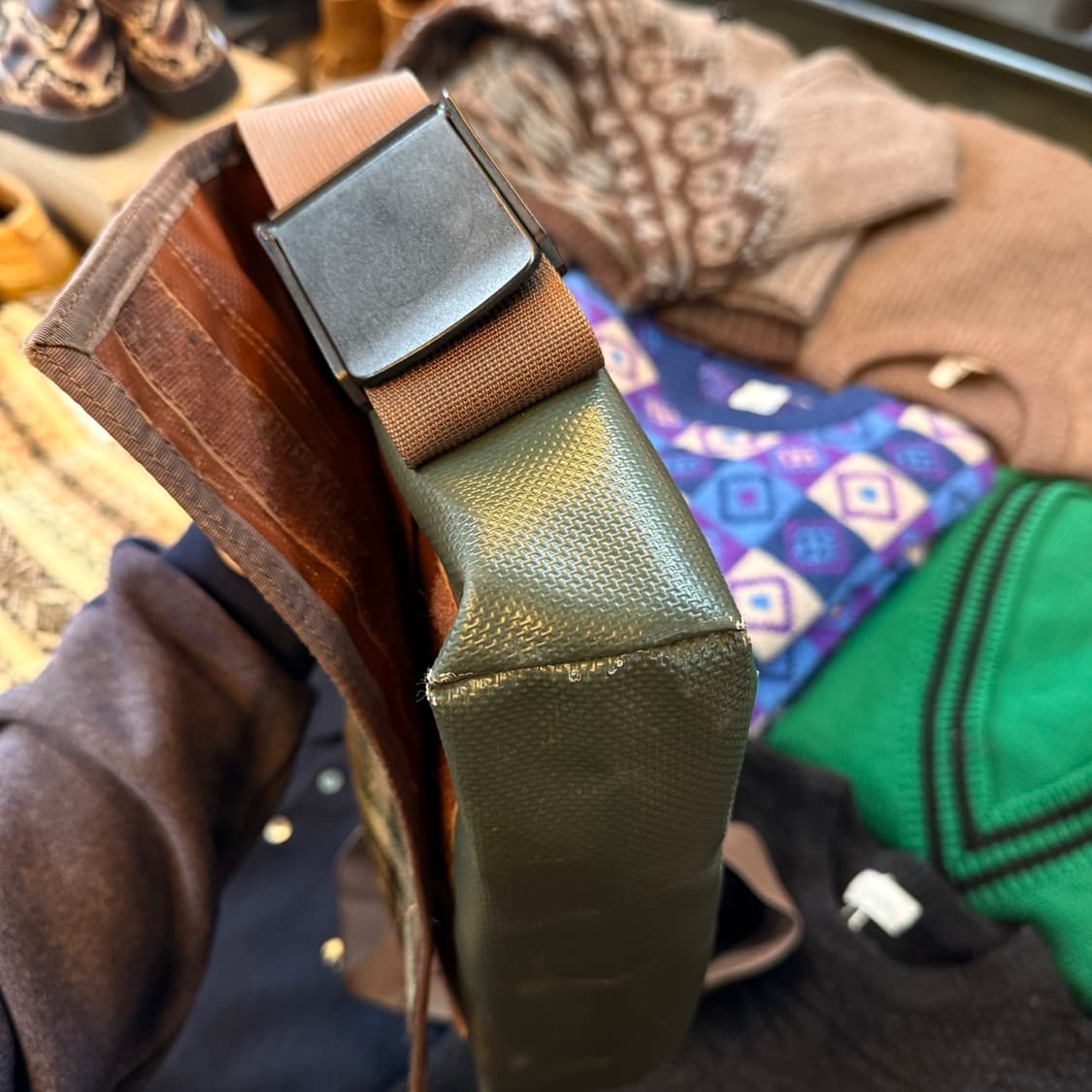 더 노스 페이스 퍼플라벨 울 PVC 크로스백 상품이미지8