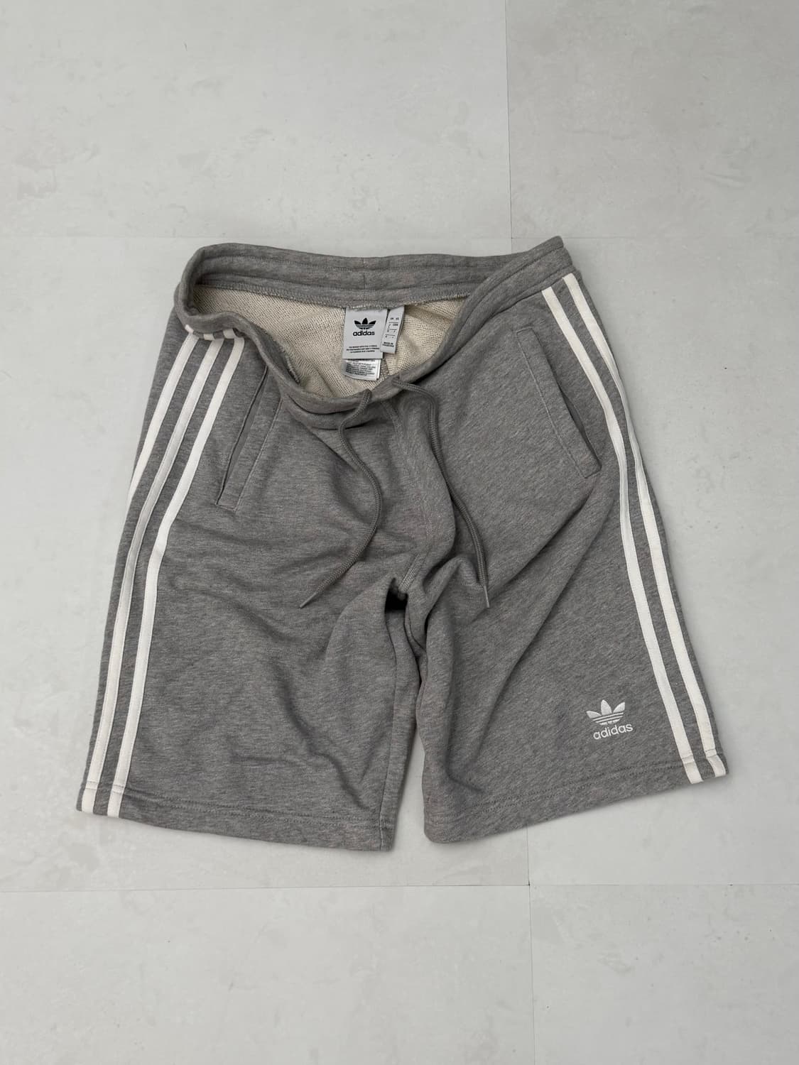 그레이 아디다스 반바지  상품이미지4