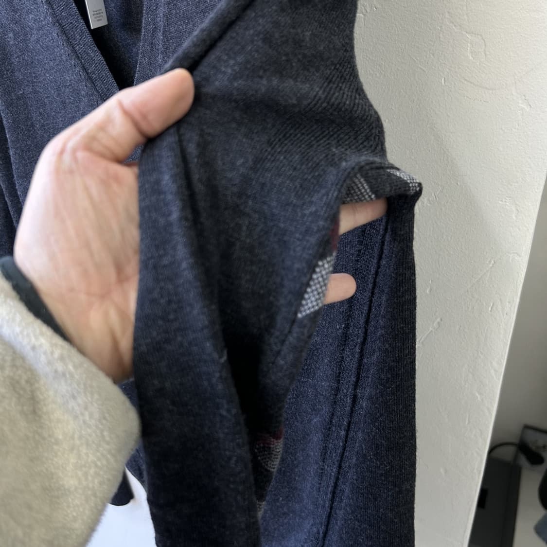 15784 - 버버리 차콜 브이넥 울 니트 (울 100%) 상품이미지4