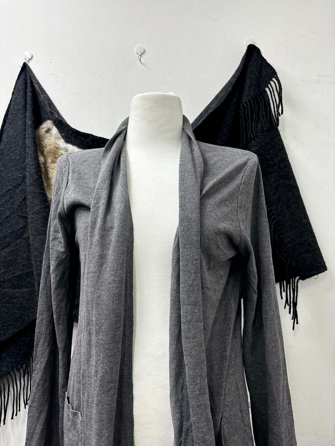 “Vintage” Y2K Draped Grey Cardigan 상품이미지3