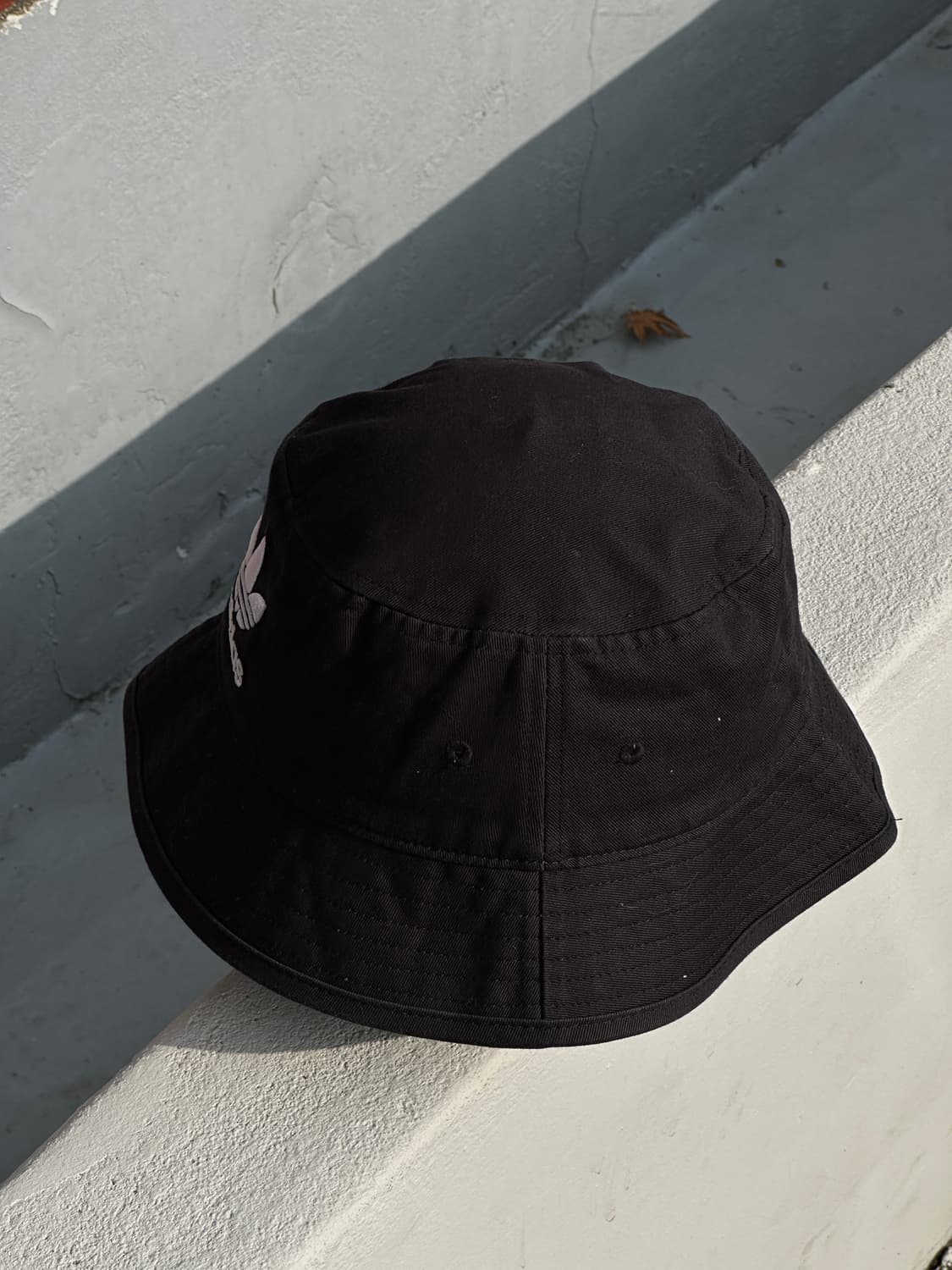 [L] 아디다스 로고 블랙 버킷햇 모자 상품이미지3