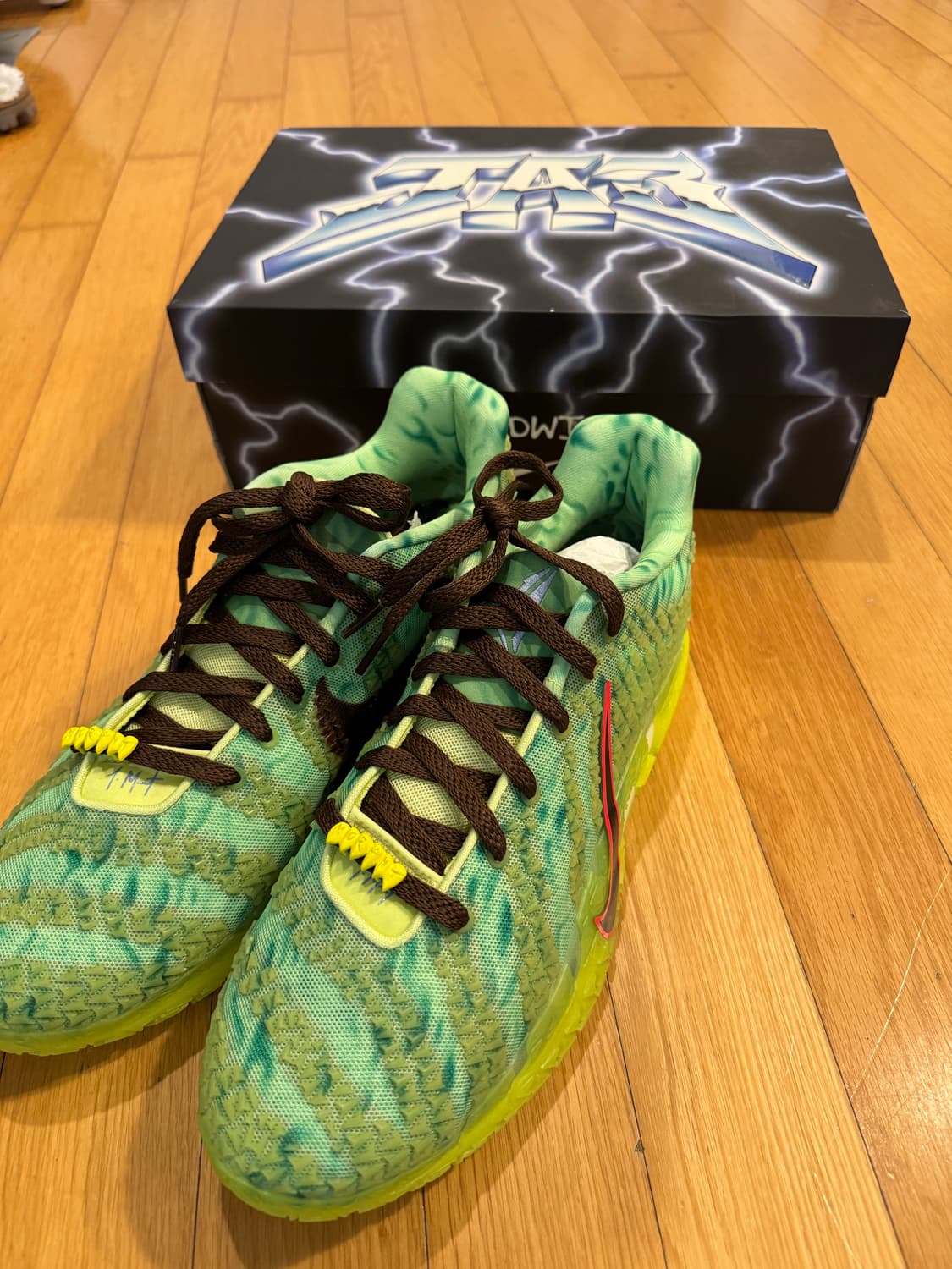 나이키 자3 300 상품이미지1